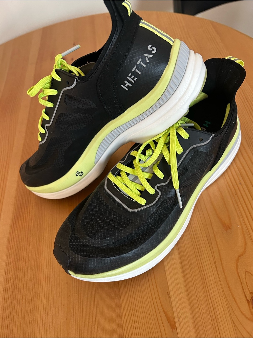 HETTAS Alma Tempo running shoe women’s 9.5 black/neon